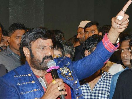 అభిమానం అనే ఆనకట్టలు తెగాయి: బాలయ్య ‘పైసా వసూల్’ స్పీచ్