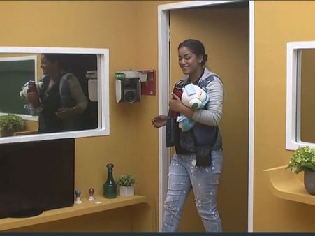 ‘బిగ్ బాస్’ ట్విస్ట్: ముమైత్ ఔట్, ఆపై సీక్రెట్ రూంలోకి..... శివ బాలాజీపై బాంబ్!