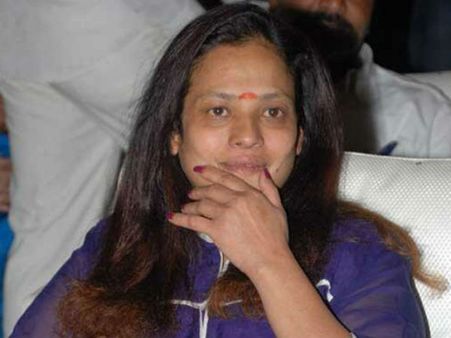 శ్రీహరి మరణం తో మత్తుకు బానిసయ్యాను, పిల్లలకోసమె బయటపడ్డా: శ్రీహరి భార్య శాంతి