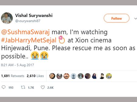 సినిమా చూస్తున్నా, నన్ను కాపాడండీ..!: ఆ సినిమా థియేటర్ నుంచి కేంద్ర మంత్రికి ట్వీట్