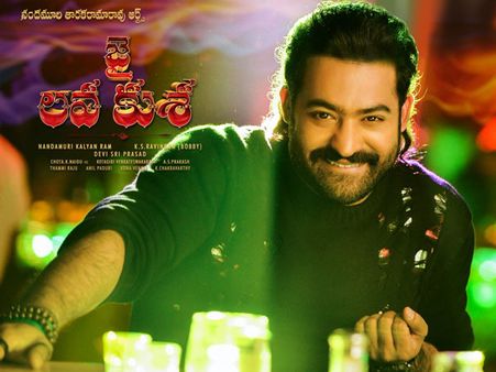 జై లవకుశ పై బిగ్ బాస్ ఎఫెక్ట్: వెనక్కి తగ్గిన ఎన్టీఆర్