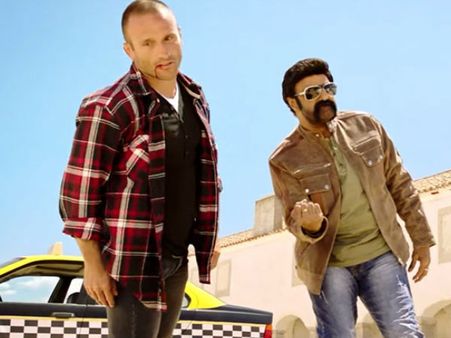 తూ క్యారే హౌలే.... అంటూ బాలయ్య: ఊగిపోతున్న ఫ్యాన్స్ (ట్రైలర్)