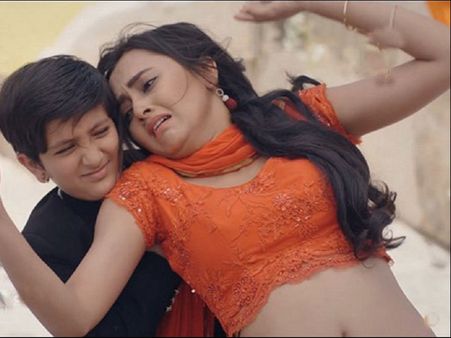 టీవీ సీరియల్లో ఇలాంటి సీన్లేంటి? రాత్రి 10 తర్వాతే ప్రసారం చేయండి