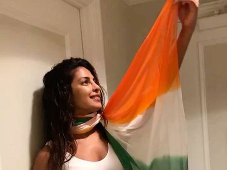 ఇంత సెక్సీ డ్రెస్ తో జండా పట్టుకుంటావా..?? ప్రియాంకా చోప్రాపై నిరసనల వెల్లువ