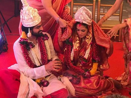 బాయ్ ఫ్రెండ్‌తో హీరోయిన్ రియా సేన్ రహస్య వివాహం (ఫోటోస్)