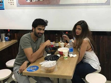 ప్రియుడిని పెళ్లాడబోతున్న హీరోయిన్ రియా సేన్.... ఇతడే (ఫోటోస్)