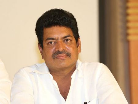 పిచ్చెక్కి అందరినీ తిడుతున్నాడు : శివాజీ రాజా సంచలనం!