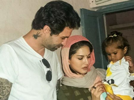 దత్తపుత్రిక ఫొటోవల్లే చిక్కుల్లో సన్నీ లియోన్: చిన్నారి ప్రైవసీకి భంగం అంటూ ఆగ్రహం