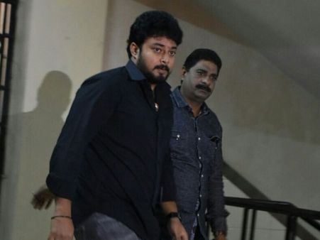 ఇప్పుడిప్పుడే పైకి వస్తున్నా.. నా కెరీర్ పాడవుతుంది.. నన్ను వదిలేయండి: తనీష్ కంటతడి