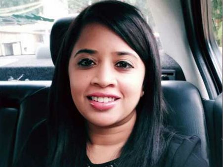 లేడీ జర్నలిస్టుకు నరకం చూపిన హీరో ఫ్యాన్స్!