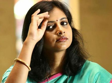 మల్లు మెగాస్టార్ పై వ్యాఖ్యలకు కన్నీళ్ళతో సారీ చెప్తున్నా : ఫ్యాన్స్‌కు హీరోయిన్‌ సారీ