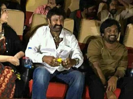 పైసావసూల్ థియేటర్లో బాలకృష్ణ: అభిమానుల సందడి