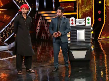 ‘బిగ్ బాస్’ నుండి ప్రిన్స్ ఔట్... డిప్రెషన్లో ఆదర్శ్, హరితేజ- శివ బాలాజీ రొమాన్స్!