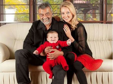 మూడు వివాహాలు: అతడి లైఫ్ ఆసక్తికరం, ఎలా సాధ్యమైంది?