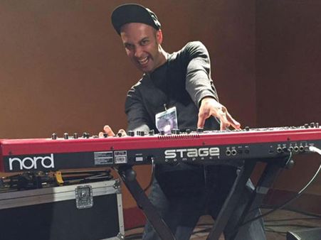 అవకాశాల్లేక యువ మ్యూజీషియన్ ఆత్మహత్య