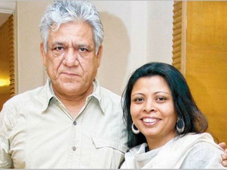 చీకటికోణాలతోనే ఆయన బయోపిక్: ఇద్దరు భార్యలూ అదే ప్రయత్నాల్లో