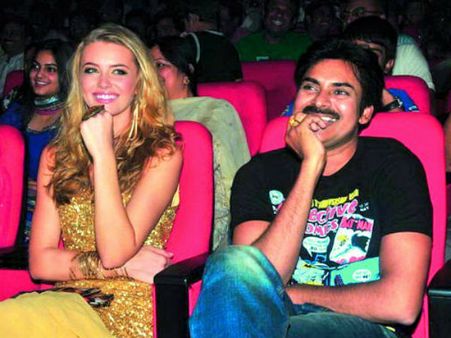 పవన్ మరోసారి తండ్రి కాబోతున్నాడు: అన్నా లెజ్ఞోవా మళ్ళీ గర్భం దాల్చిందా?