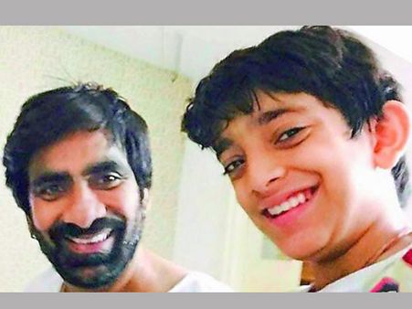 తెరమీదకి మాస్ యువరాజు: రాజా ద గ్రేట్ లో రవితేజ కొడుకు??