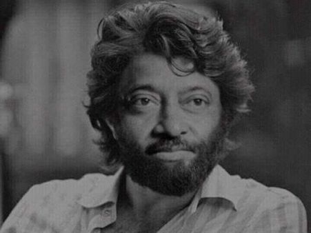 రెండు కళ్లు పోయేలా ఉన్నాయి: ఆర్జీవీ ఫోటో మీద సెటైర్లు