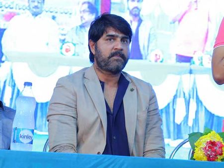 హీరో శ్రీకాంత్ ఇంటిపై దాడి, కారు ధ్వంసం...