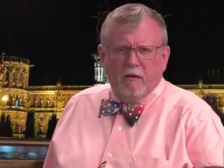 ఇది చూసి నవ్వీ నవ్వీ చచ్చిపోతారు: బాలీవుడ్ పై అమెరికన్ల ప్రేమ (వీడియో)