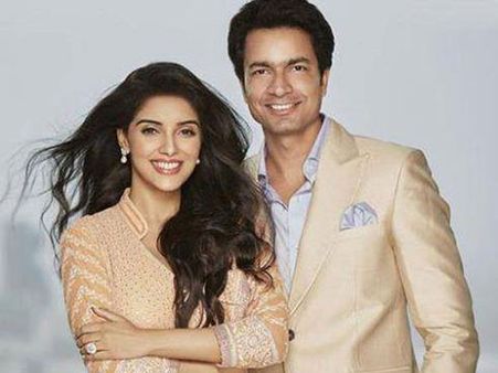 పండంటి బిడ్డకు జన్మనిచ్చిన ఆసిన్..