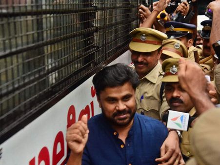 మా హీరో జోలికి వస్తే మీ సెక్స్ క్లిప్స్ తీస్తాం: హీరో దిలీప్ అభిమానుల పైత్యం