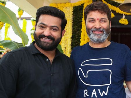 స్నేహం కోసం హీరోను మార్చేసిన త్రివిక్రమ్.. ఎన్టీఆర్‌ చిత్రంలో కీలకమార్పు?