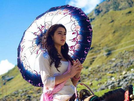 వామ్మో ఏంటా అందం..!!? సారా అలీఖాన్ 