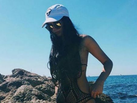 ‘ఖుషీ’ ఖషీగా.... బీచ్ ఒడ్డున శ్రీదేవి కూతురు హల్ చల్!