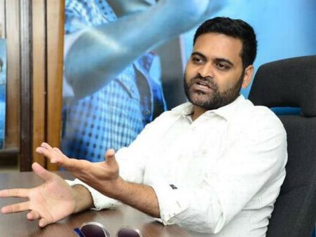 ఇలా అయితే సినిమాలో ఇంకేం చూపిస్తాం?: చిరాకు పడ్డ తెలుగు దర్శకుడు