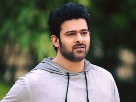 ప్రభాస్ ఫ్యాన్స్‌కు స్పెషల్ గిఫ్ట్.. దుబాయ్‌కి వెళ్తున్న యంగ్ రెబల్‌స్టార్