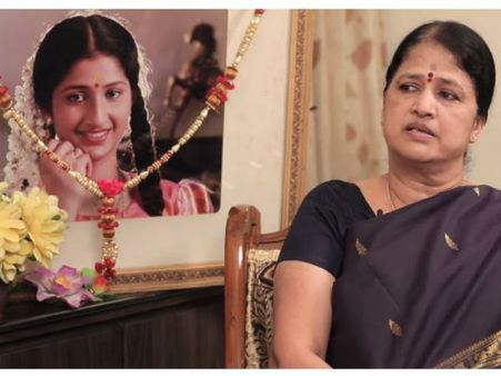 ప్రత్యూషపై మూడుసార్లు రేప్.. అప్పుడు అమ్మా అని ఎన్నిసార్లు ఏడ్చిందో.. తల్లి సరోజిని