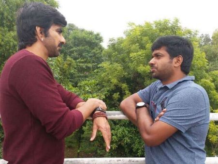 నేను రవితేజాని కాదు, నాకు ఫోన్ చేయకండీ: రాజా ది గ్రేట్ తెచ్చిన చిక్కు, దర్శకుడిపై కేసు పెడతాడట