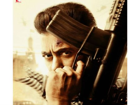 దెబ్బ తిన్న పులిని ఎవరూ వేటాడలేరు.. సల్మాన్.. ఇరుగదీసిన ఫస్ట్‌లుక్