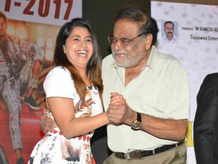 అసెంబ్లీకి డుమ్మా.. హీరోయిన్‌తో స్టెప్పులు.. సూపర్‌స్టార్ నిర్వాకమిదీ..