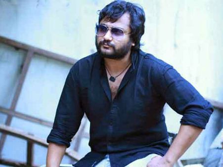 అంత పెద్ద సినిమా చేసిన దర్శకుడు నాకు కధ చెప్పడం ఏంటి? : బాబి సింహ