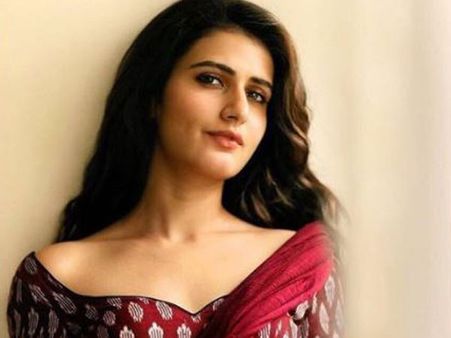 పోర్న్‌స్టార్‌వా? సిగ్గులేదా? ఆఫర్లు లేవా విప్పేస్తున్నావ్ .. దంగల్ హీరోయిన్‌కు చేదు అనుభవం