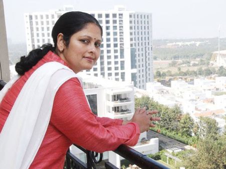 భర్త మరణం తర్వాత ఇన్నాళ్ళకి: జనంలోకి జయసుధ, ఇన్నాళ్ళూ ఏమైపోయారు?