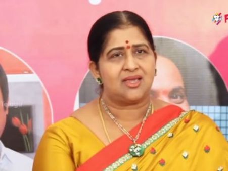 వాడిని రోడ్డు మీద రాళ్ళతో కొట్టి చంపాలి.. కవిత