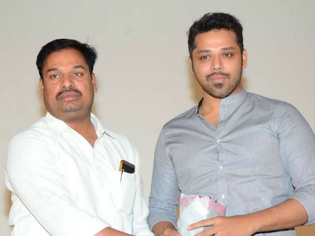 హాలీవుడ్,కొరియా సినిమాలా ఉంటుంది....!