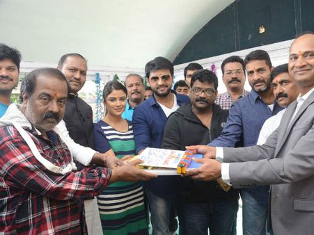 డైరెక్టర్ తెలివైనోడు.. నాకు పెద్దగా పని ఉండకపోవచ్చు.. ఎర్రంశెట్టి సాయి