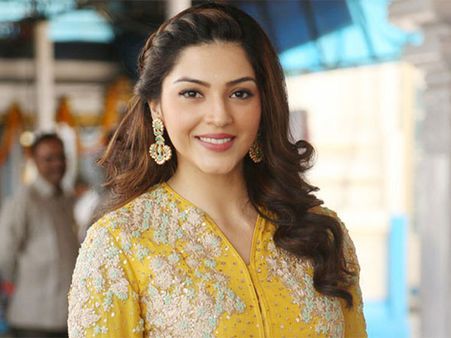 కుప్పకూలిన కోలీవుడ్ ఆశలు: మెహ్రీన్ పార్ట్ మొత్తం తీసేసారట, నిరాశలో హీరోయిన్