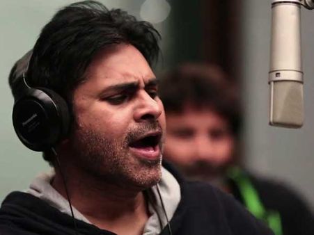 మరో సారి పాటపాడుతున్న పవన్: అఙ్ఞాతవాసి 
