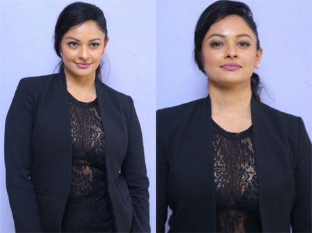 ద్యావుడా..! ఏంటా డ్రెస్సూ? 40 దాటినా పిచ్చెక్కించేసింది