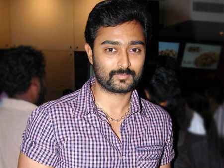 నాకు సాంగ్స్ లేవు, రొమాన్స్ లేదు: అన్ని అతనే చేసారు.