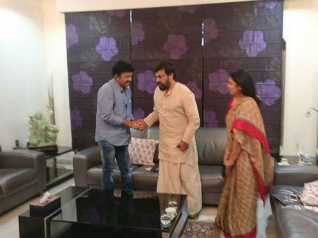 మేము శత్రువులమా? చిరంజీవిని కలిస్తే ఇష్యూ చేస్తారెందుకు: జీవిత రాజశేఖర్