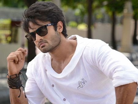 నీ ఇంట్లోని ఆడవాళ్లే నీపై ఉమ్మేయాలి: ఎమ్మెల్యేపై సుధీర్ బాబు ఆగ్రహం