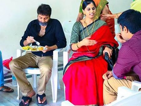 రేర్ ఫోటోస్: దర్శకుడు త్రివిక్రమ్ ఫ్యామిలీతో...