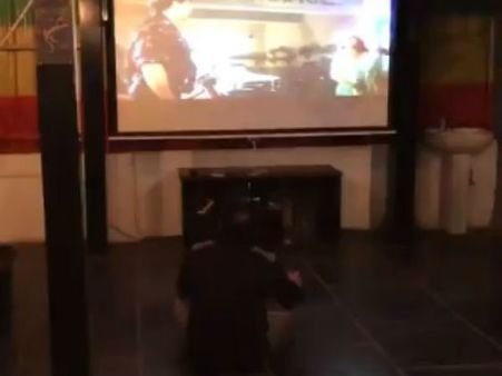 వోడ్కా మైకంలో శ్రీదేవిని చూస్తూ నేలపై రామ్ గోపాల్ వర్మ ఇలా... (వీడియో)